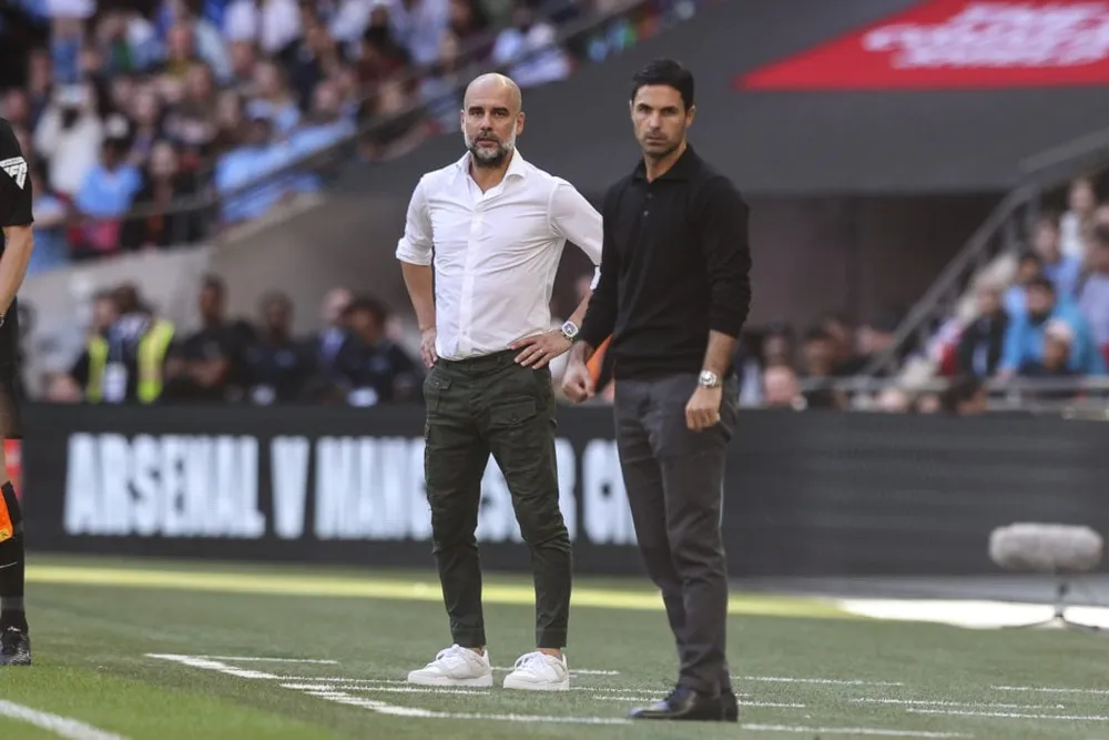 Đối thủ lớn nhất của HLV Arteta và các học trò Arsenal cho ngôi vô địch Premier League vẫn là Pep Guardiola của đội bóng lớn Man City. Ảnh: GETTY. arsenal-san-dau-nguoi-cho-ngoi-vo-dich-premier-league (1).jpg