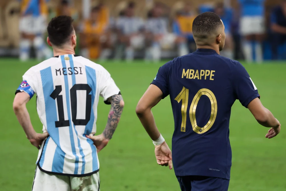 Hai ngôi sao lớn của bóng đá thế giới cùng vắng mặt ở Thế vận hội. Ảnh: GETTY. vi-sao-messi-va-mbappe-khong-tham-gia-olympic-paris-2024 (1).jpeg