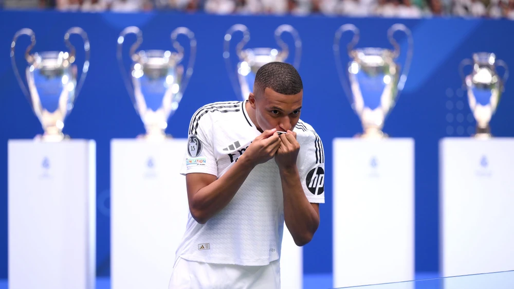 Mbappe vừa ra mắt CLB mới và cùng các đồng đội tập huấn trước mùa giải La Liga 2024-2025. Ảnh: GETTY. vi-sao-messi-va-mbappe-khong-tham-gia-olympic-paris-2024 (2).jpeg