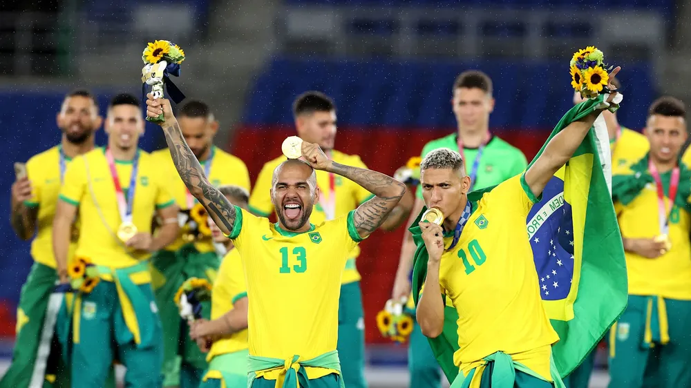 Tuyển nam Olympic Brazil vô địch Tokyo 2020 nhưng đã không thể vượt qua các vòng loại để góp mặt ở Paris mùa này. Ảnh: GETTY, siêu sao Messi