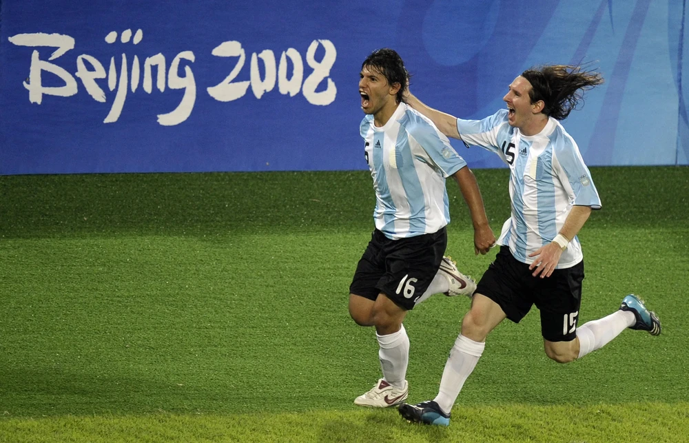 Siêu sao Messi vô địch Olympic Bắc Kinh 2008 và trở thành cầu thủ xuất sắc nhất giải. Ảnh: GETTY. sieu-sao-messi-vo-dich-olympic-nhu-neymar-qua-mat-ronaldo (4).jpg