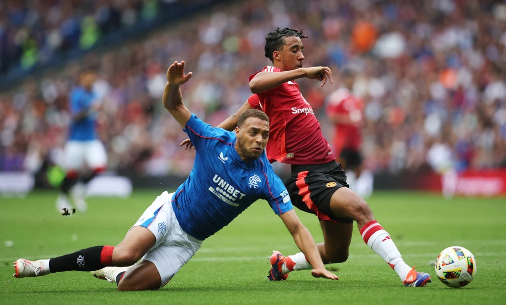 Trung vệ trẻ Yoro sẽ giúp chủ sân Old Trafford an tâm hơn ở hàng phòng ngự. Ảnh: GETTY. hlv-ten-hag-da-san-sang-cho-ngoi-vo-dich-cua-man-united (3).jpg