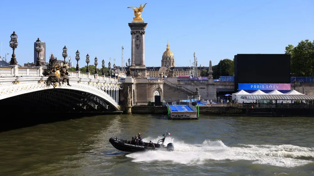 Ban tổ chức Olympic Paris 2024 quyết định hoãn nội dung thi 3 môn phối hợp vào ngày 30-7 do nước sông Seine bị ô nhiễm hơn mức cho phép. Ảnh: GETTY. Olympic Paris 2024