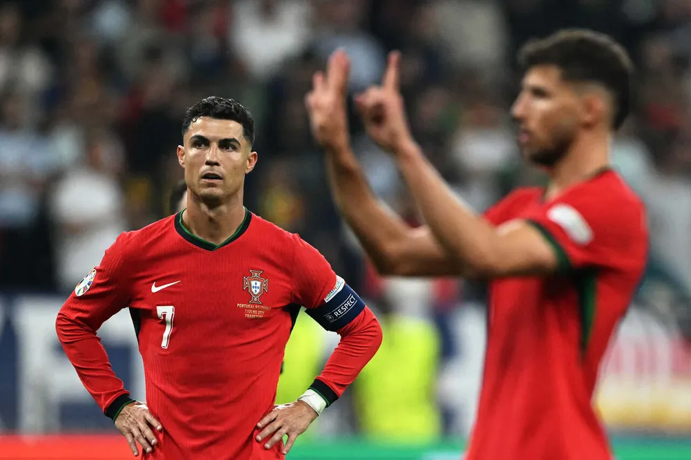 ronaldo-sap-het-thoi (1).jpg