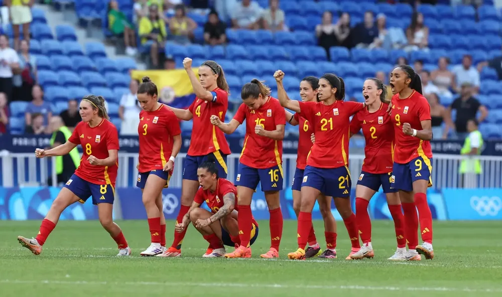 Các cô gái Tây Ban Nha từng bị Colombia dẫn trước 2-0 nhưng vẫn bắt kịp 2-2 và thắng trên chấm luân lưu 11 mét ở tứ kết. Ảnh: GETTY. Tây Ban Nha