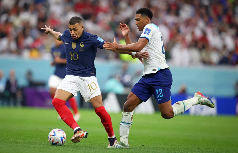 Siêu sao Mbappe của đội tuyển Pháp hiện là đồng đội mới của Bellingham. Ảnh: GETTY. hlv-ancelotti-dap-tra-tin-don-sieu-sao-mbappe-lay-cho-choi-cua-bellingham (1).jpg