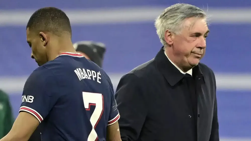 HLV Ancelotti khẳng định sẽ không thay đổi Real Madrid bất chấp sự xuất hiện của tân binh siêu sao Mbappe. Ảnh: GETTY. hlv-ancelotti-dap-tra-tin-don-sieu-sao-mbappe-lay-cho-choi-cua-bellingham (3).jpg