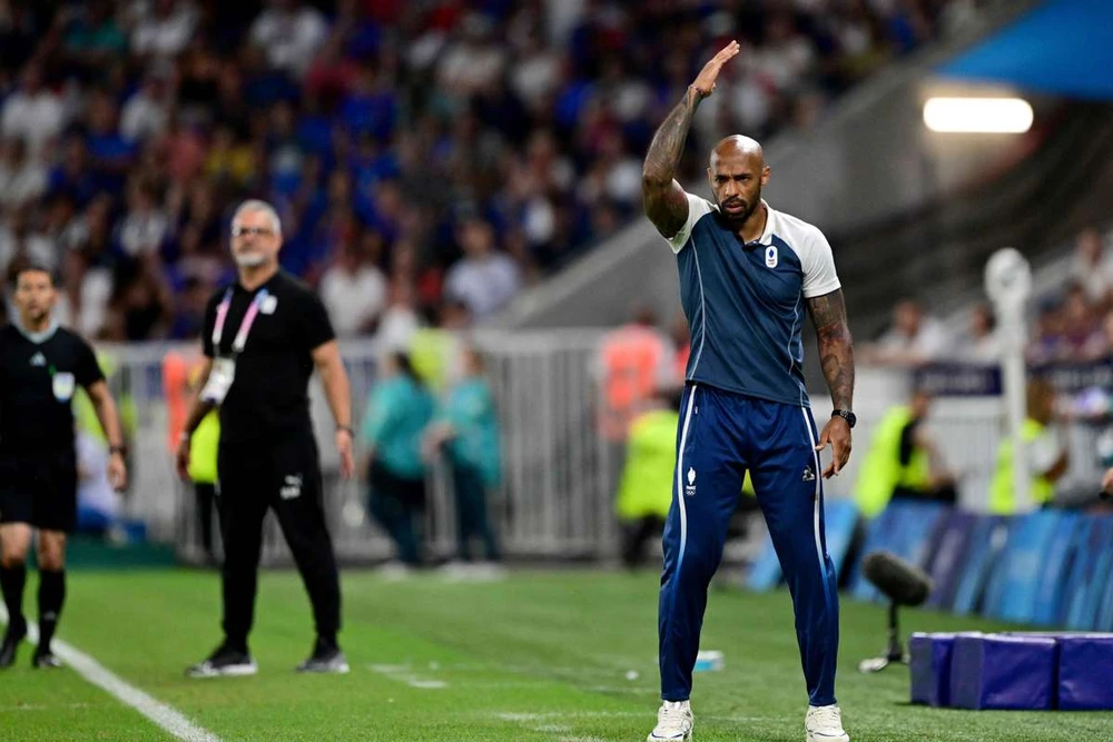 chu-nha-phap-song-trong-mo-voi-tran-chung-ket-olympic-paris-2024 (1).jpeg