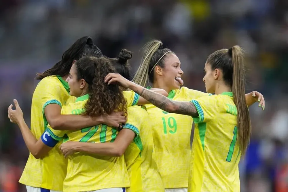 Các cô gái Brazil càng đá càng hay, từ việc giành vé vớt ở vòng bảng đi tiếp cho đến trận chung kết Thế vận hội 2024. Ảnh: GETTY. tran-cuoi-cua-mot-huyen-thoai (4).jpg