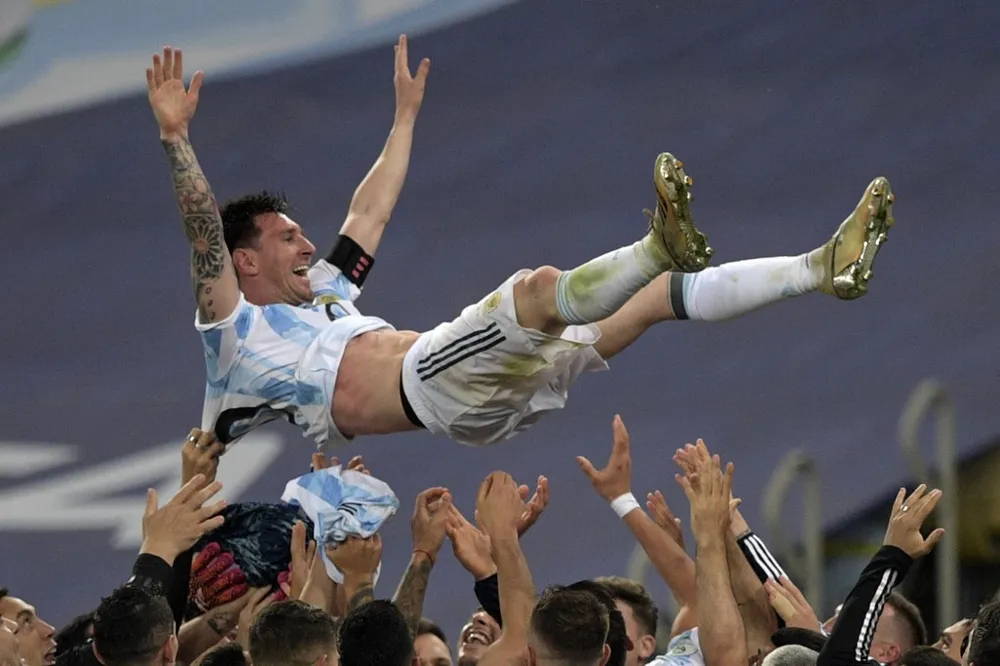 Messi và đồng đội Argentina giành ngôi vô địch Copa America lần thứ hai liên tiếp nhưng anh đã không may bị chấn thương. Ảnh: GETTY. siêu sao Messi
