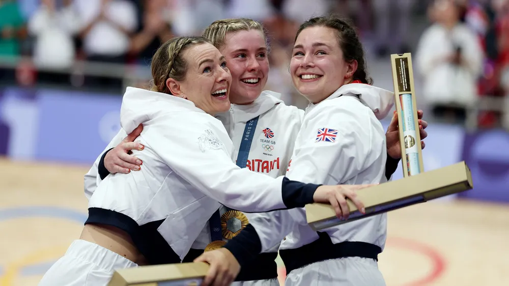 3 cô gái vàng của xe đạp Anh. Ảnh: GETTY. ngoan-muc-nhung-ky-luc-the-gioi-bi-pha-vo-tai-olympic-paris-2024 (1).jpeg
