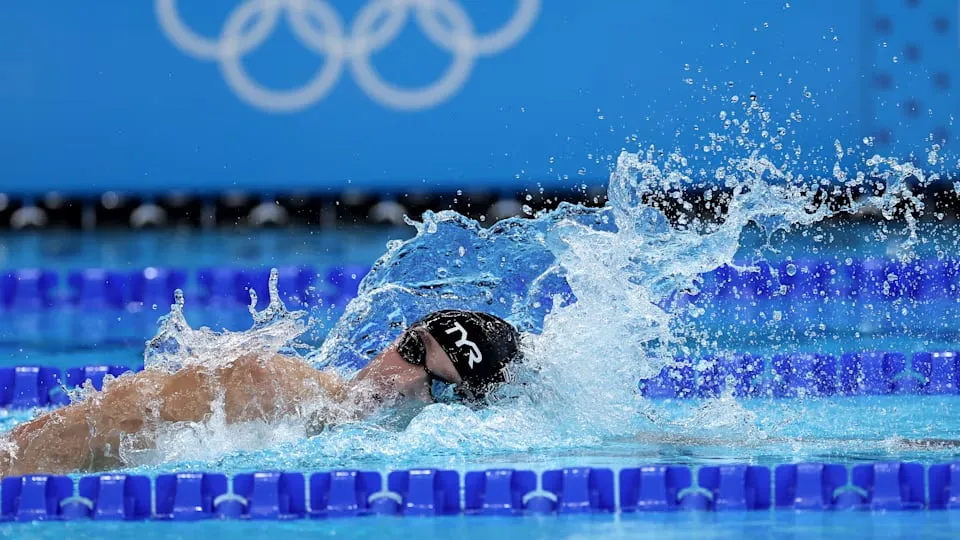 Kình ngư Bobby Finke chiến thắng trên đường đua xanh Olympic Paris 2024. ngoan-muc-nhung-ky-luc-the-gioi-bi-pha-vo-tai-olympic-paris-2024 (4).jpg