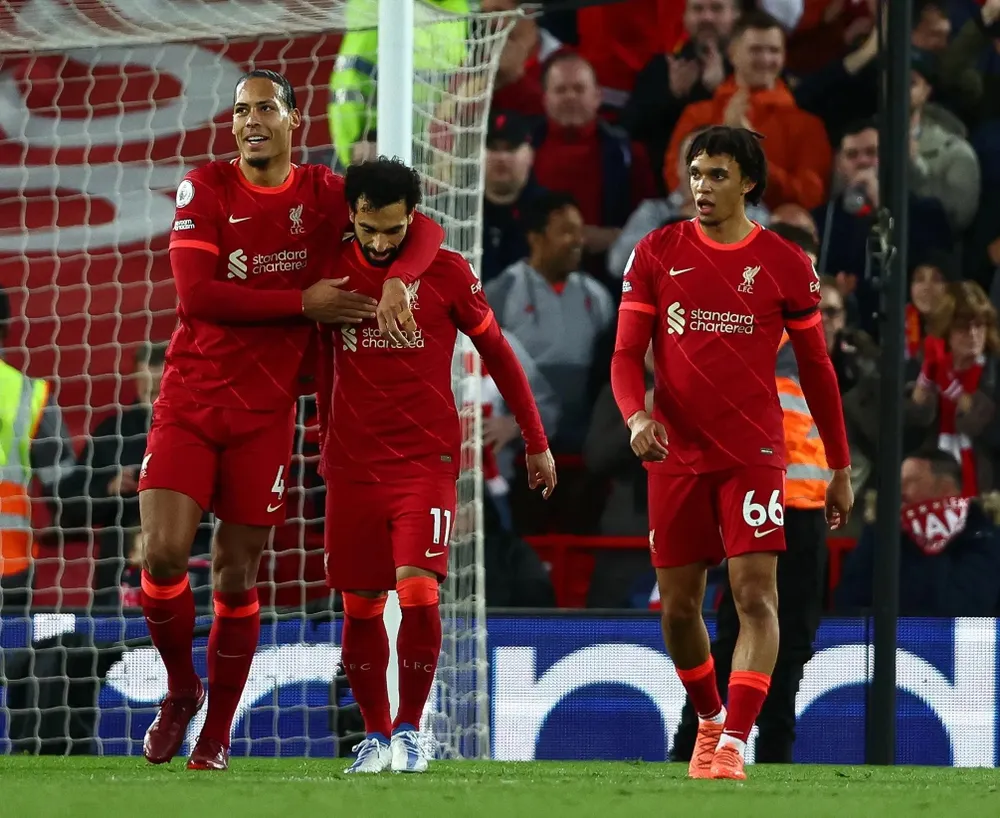 Không chỉ có Virgil van Dijk, các trụ cột như Salah và Arnold vẫn chưa có yêu cầu tái ký hợp đồng với Liverpool. Ảnh: GETTY. virgil van dijk