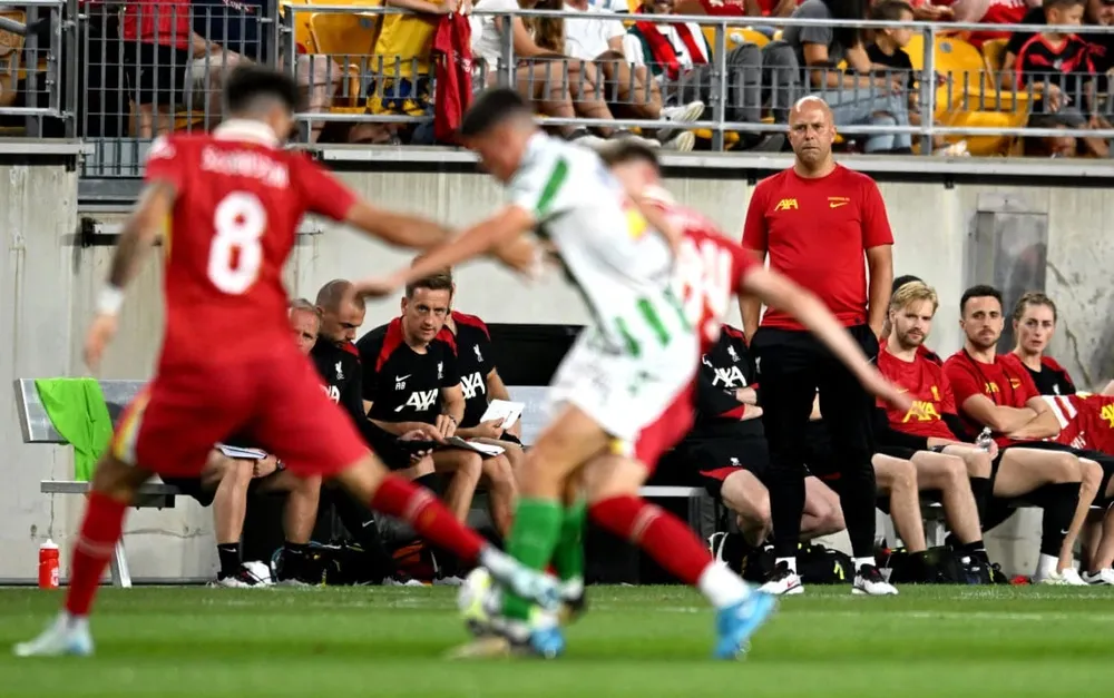 Tân HLV Arne Slot hy vọng sẽ làm quên đồng nghiệp Klopp một thời vang bóng ở Liverpool. Ảnh: GETTY. man-united-khoi-dong-mua-giai-ngoai-hang-anh (3).jpg