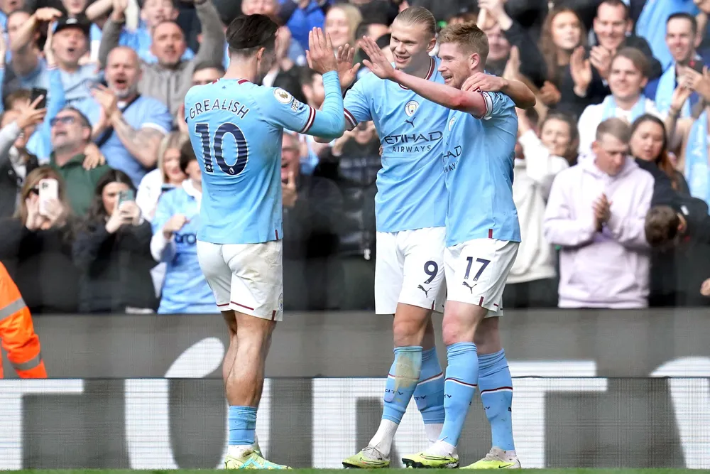Đội trưởng Kevin de Bruyne, Haaland, Grealish - Những ngôi sao sáng của Manchester City đã sẵn sàng cho cuộc chinh phục ngôi vua giải Ngoại hạng Anh. Ảnh: GETTY. vô địch Premier League