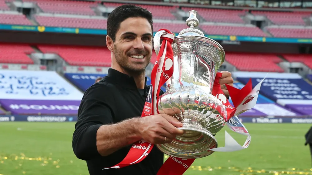HLV Arteta mới có một chiếc cúp FA và mong muốn nhiều hơn cho Arsenal với ngôi vô địch Premier League. Ảnh: GETTY. vô địch Premier League