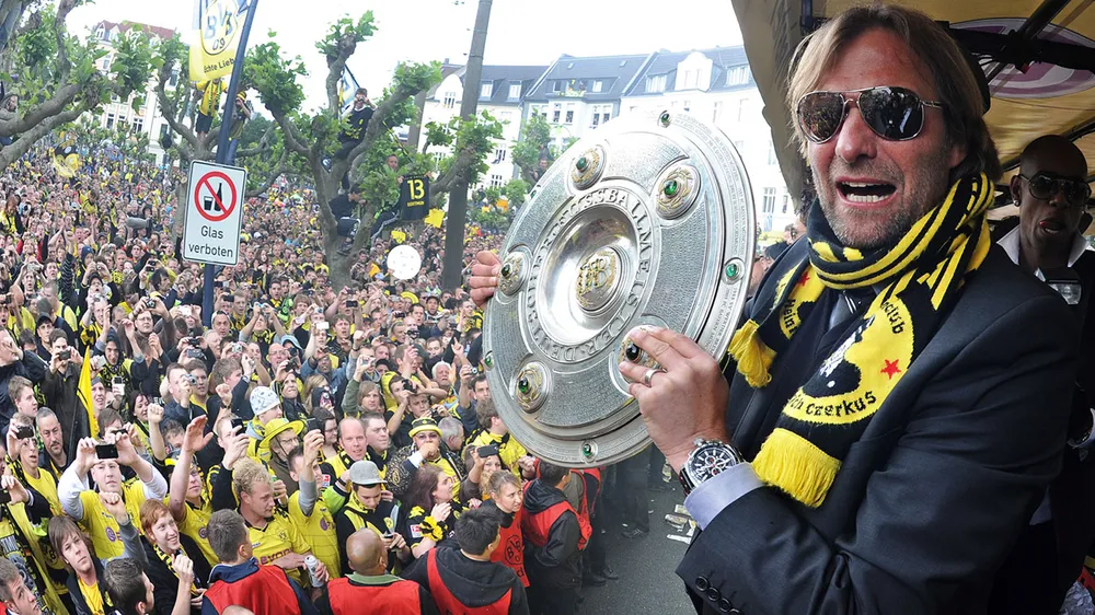 Ông thầy người Đức là thần tượng của nhiều cổ động viên Dortmund. Ảnh: GETTY. HLV Jurgen Klopp