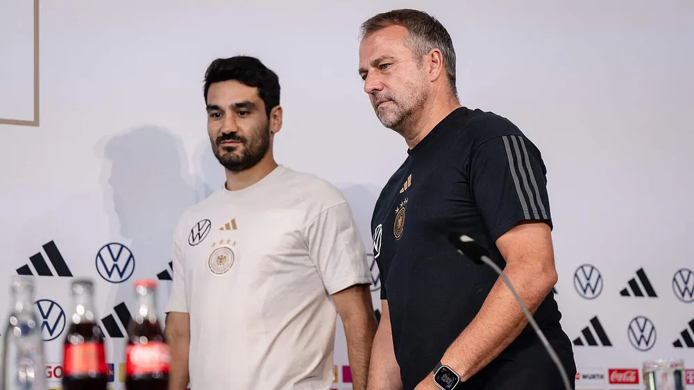 HLV Hansi Flick tin tưởng Gundogan ở lại Barca. Ảnh: GETTY. Gundogan đang tìm cách rời khỏi Barcelona