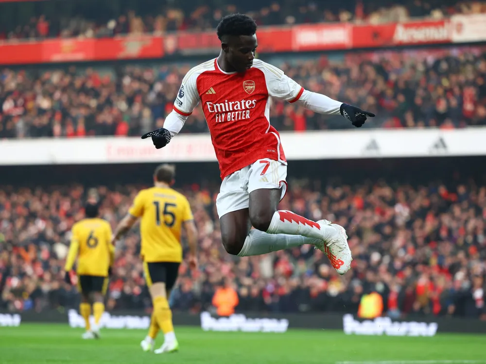 Số 7 chơi hay nhất ở trận Arsenal thắng Wolves và được chính ông thầy so sánh Saka đá như Messi. Ảnh: GETTY. saka-da-nhu-messi (4).jpg