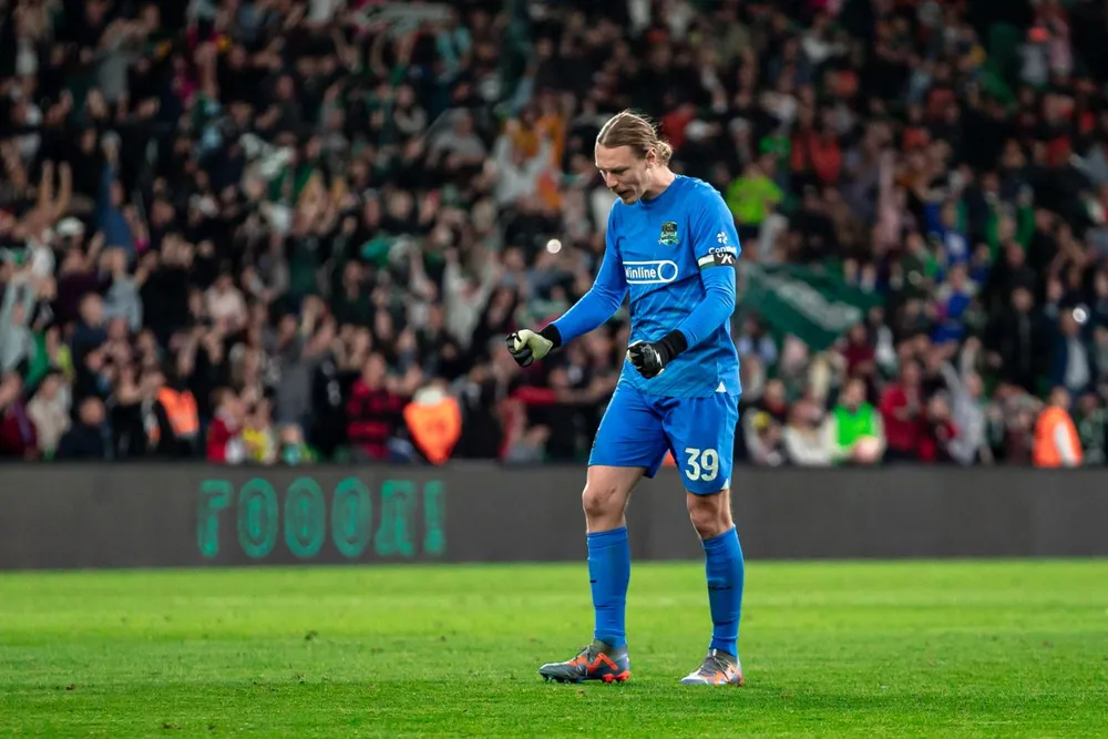 Thủ môn Matvey Safonov (PSG) có mặt trong thành phần tuyển Nga. Ảnh: CCT. doi-tuyen-viet-nam-va-thai-lan-chay-dua-vo-dich-aff-cup (2).jpg