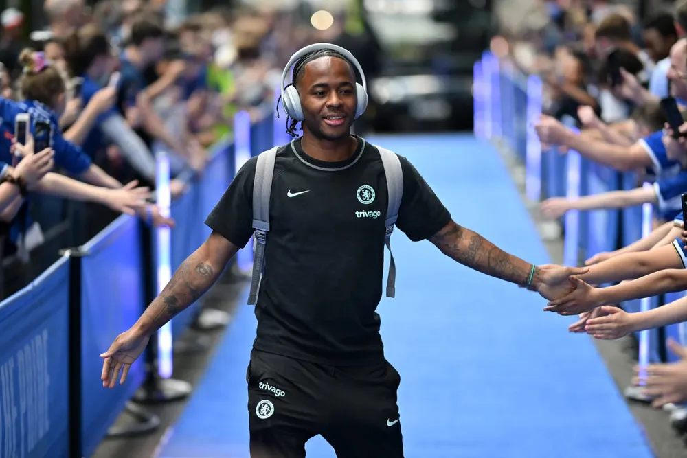 Cơ hội cho Sterling ở lại Stamford Bridge đã không còn. Ảnh: GETTY. hlv-enzo-maresca-noi-su-that-mat-long-khi-loai-bo-sterling-khoi-doi-hinh-chelsea (3).jpg