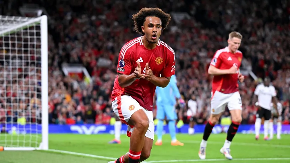 Tân binh Joshua Zirkzee đã lập công cho Man United ở trận ra quân giải Ngoại hạng Anh. Ảnh: GETTY. doi-hinh-manh-nhat-cua-manchester-united-lam-khach-brighton (3).jpg