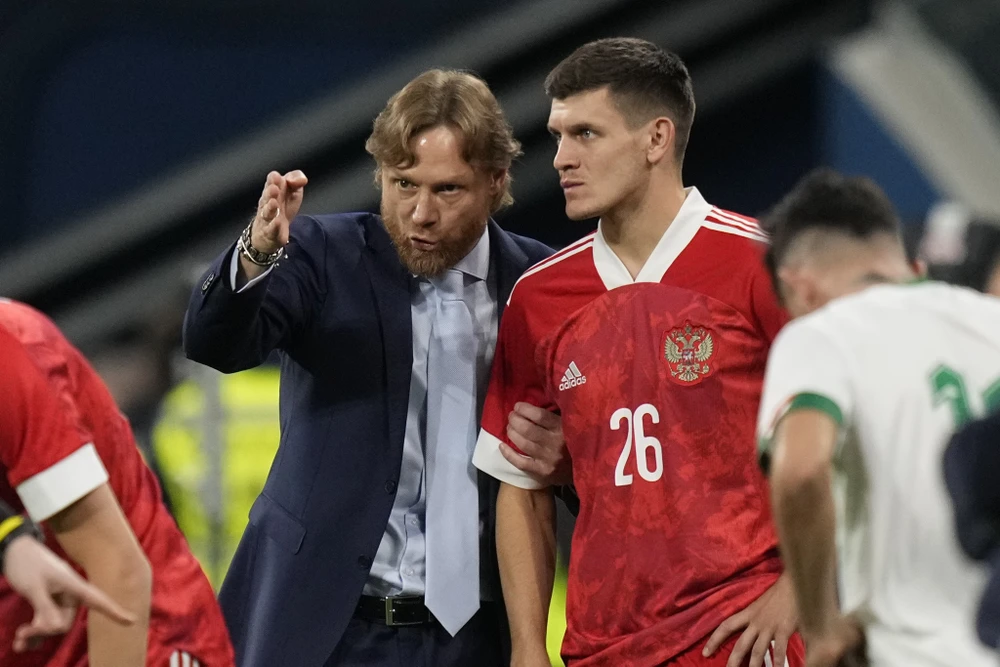 doi-tuyen-thai-lan-va-nga-hao-hung-voi-giai-tam-hung-o-viet-nam (1).jpg