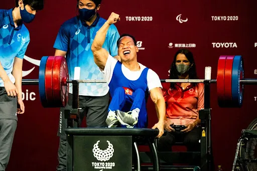 Niềm hy vọng huy chương Lê Văn Công. Ảnh: CCT. le-van-cong-va-tuyet-loan-cam-co-le-khai-mac-viet-nam-da-san-sang-cho-paralympic-paris-2024 (3).jpg