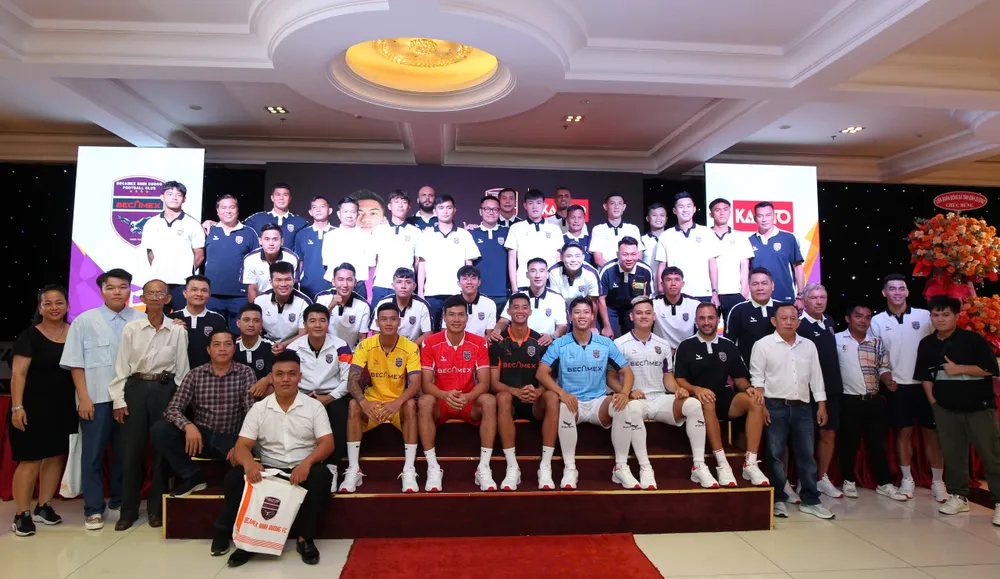 b-binh-duong-thay-tuong-mong-vo-dich-v-league-sau-10-nam (3).jpg