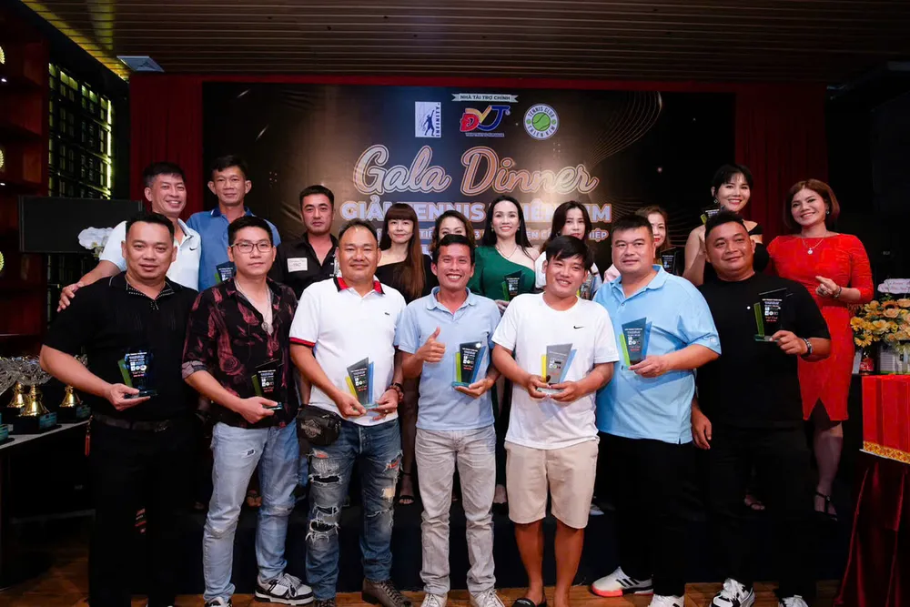 Vinh danh các tay vợt xuất sắc ở giải tennis Thiên Kim. giải tennis Thiên Kim