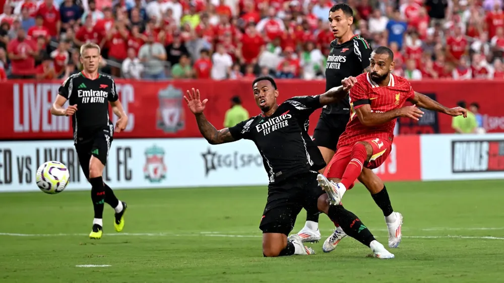 ban-hop-dong-bom-tan-thu-2-cua-liverpool-va-tran-tinh-cua-ngoi-sao-salah (3).jpg