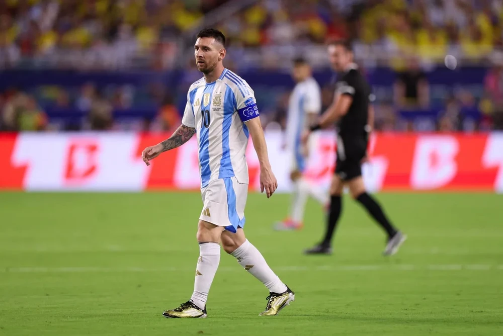 Messi không muốn có mặt ở World Cup lần thứ 6 chỉ để lập kỷ lục mà thiếu sự đóng góp. Ảnh: GETTY. messi-se-choi-cho-doi-tuyen-argentina-o-world-cup-2026 (3).jpg