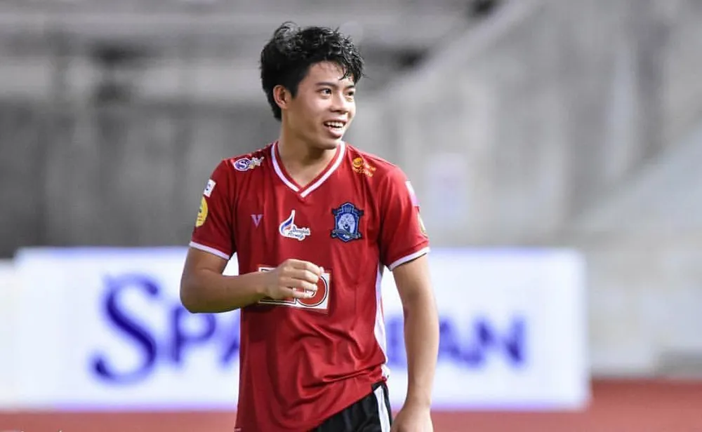 tuyen-thai-lan-mat-ngoi-sao-supachok-doi-nga-bay-chuyen-co-rieng-den-ha-noi (1).jpg