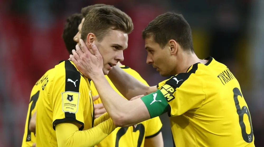 tuyen-thai-lan-mat-ngoi-sao-supachok-doi-nga-bay-chuyen-co-rieng-den-ha-noi (4).jpg