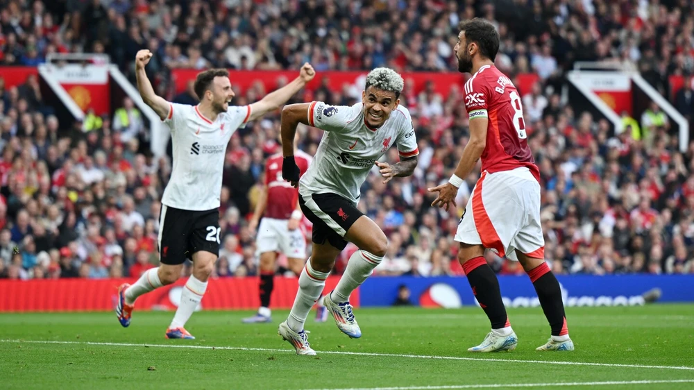 Đội trưởng Bruno Fernandes bất lực trước sức mạnh của Liverpool. Ảnh: GETTY. đội trưởng Bruno
