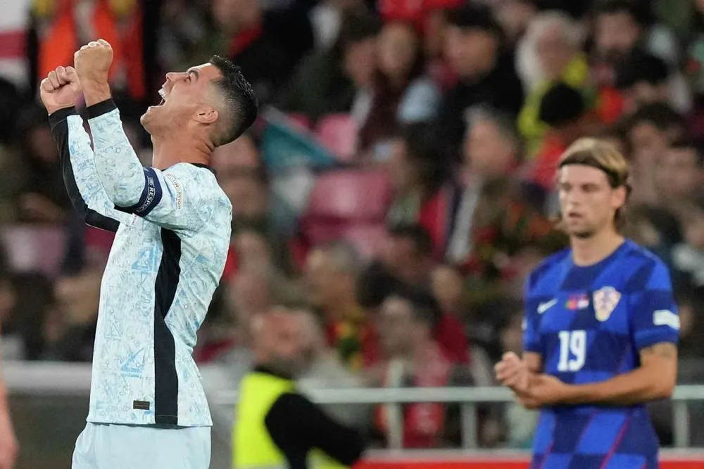 Ronaldo tự hào tái khẳng định anh không theo đuổi kỷ lục, mà ngược lại. Ảnh: GETTY. siêu sao Ronaldo