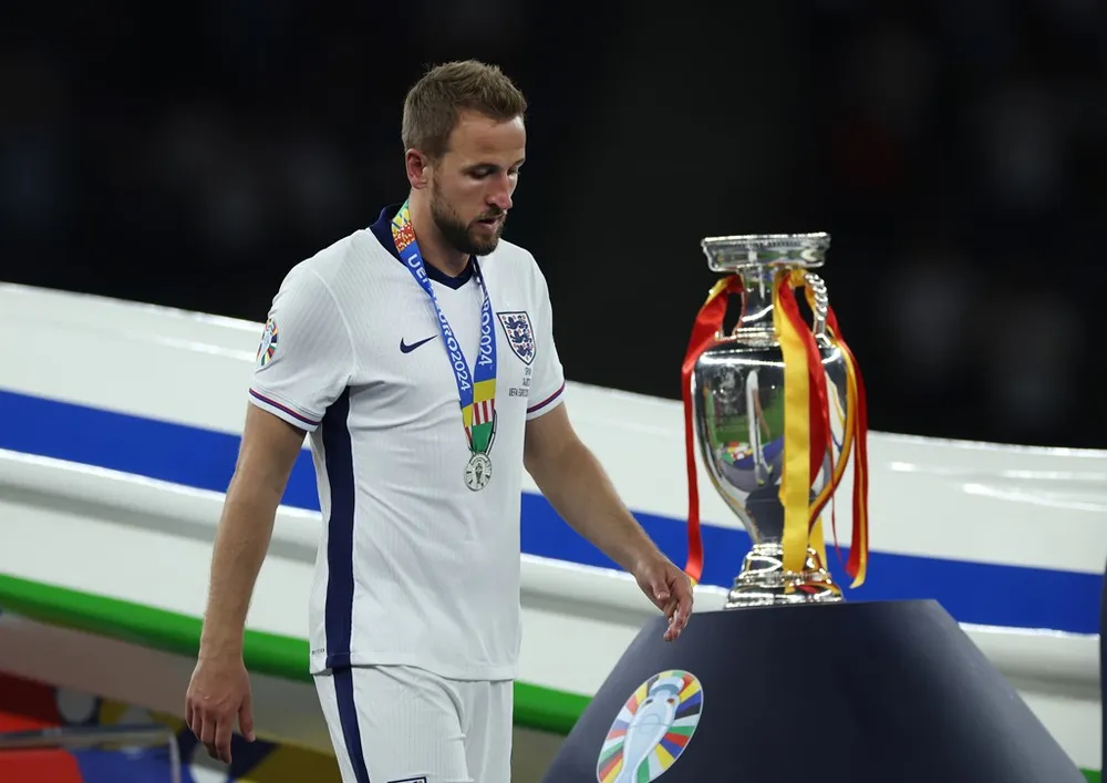 Lần thứ hai liên tiếp, Kane và tuyển Anh không thể ôm cúp châu Âu. Ảnh: GETTY. doi-truong-harry-kane-mong-keo-dai-su-nghiep-nhu-ronaldo (1).jpg