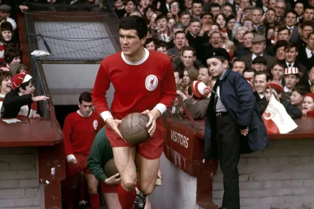 Ron Yeats trong thời gian khoác áo CLB Liverpool. Ảnh: GETTY. Cựu đội trưởng Liverpool
