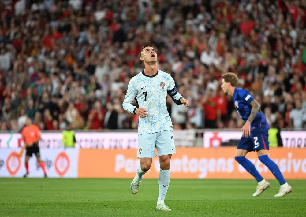 Siêu sao Ronaldo đã ghi bàn thắng thứ 900 trong sự nghiệp. Ảnh: GETTY. sieu-sao-ronaldo-la-chan-sut-sac-ben-nhat-lich-su (3).jpg
