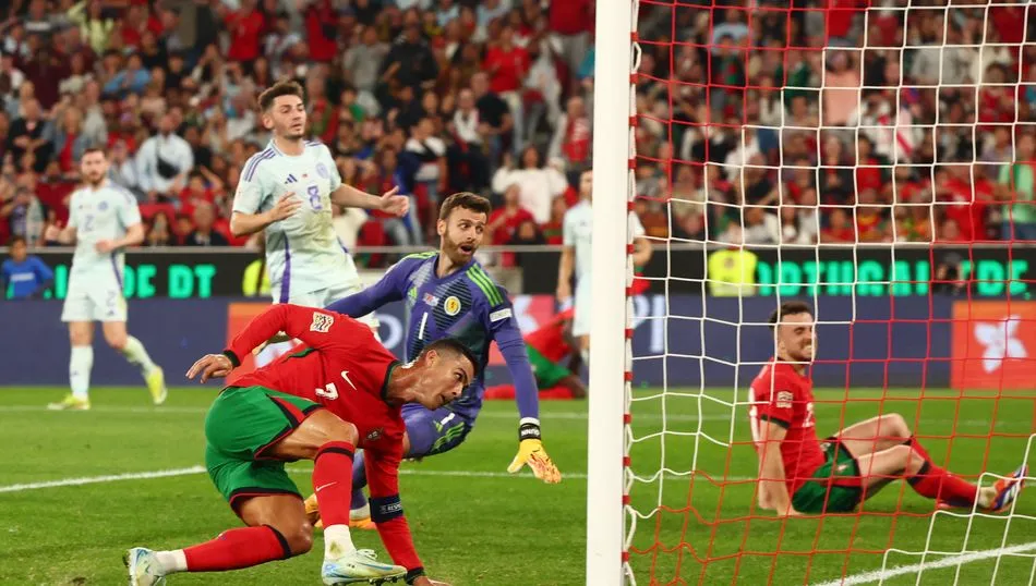 Ronaldo ghi bàn vào lưới Scotland ấn định 2-1 cho tuyển Bồ Đào Nha. Ảnh: GETTY. Bồ Đào Nha