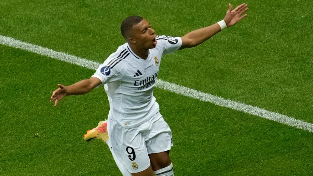 Ronaldo dự báo chân sút người Pháp sẽ thăng hoa trong màu áo mới Real. Ảnh: GETTY. ronaldo-ung-ho-mbappe-gianh-qua-bong-vang (3).jpg