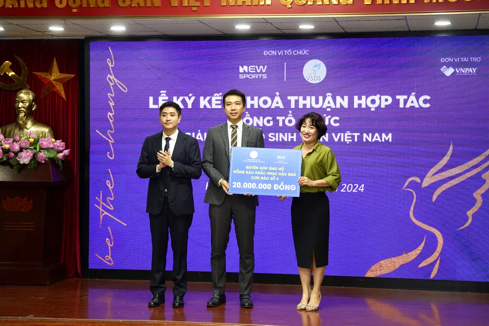 Nghĩa cử đẹp của BTC giải khi quyên góp ủng hộ đồng bào khắc phục hậu quả cơn bão số 3. san-choi-moi-co-hoi-moi-o-giai-bong-ro-sinh-vien-viet-nam-vcbc (4).JPG
