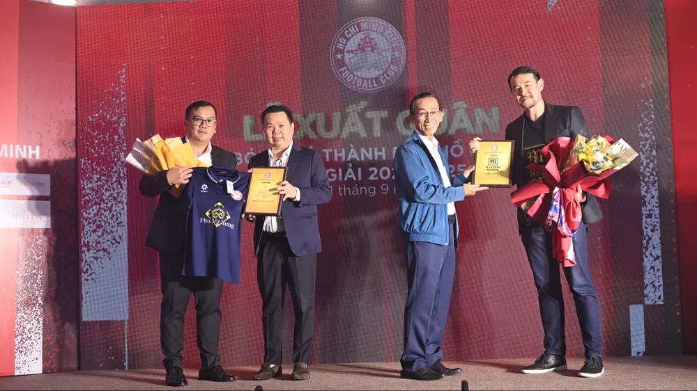 clb-tp-hcm-lot-xac-o-mua-giai-moi (2).jpg