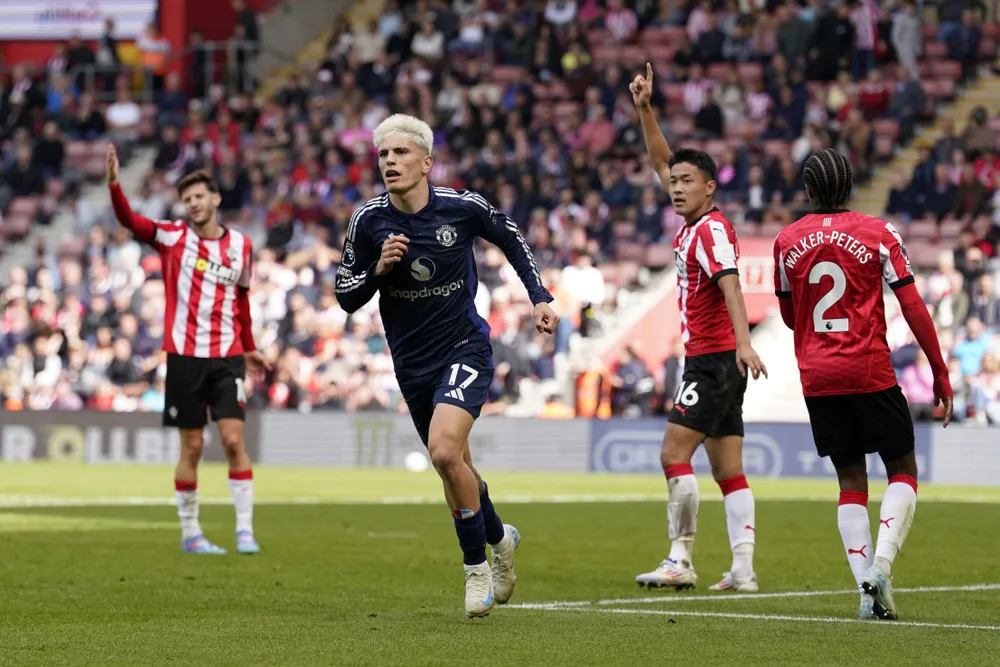 Số 17 ghi bàn ấn định tỉ số cho MU vào lưới Southampton vào cuối tuần qua. Ảnh: GETTY. hlv-ten-hag-cho-garnacho-ngoi-ngoai-vi-like-bai-chi-trich-cua-ronaldo (3).jpg