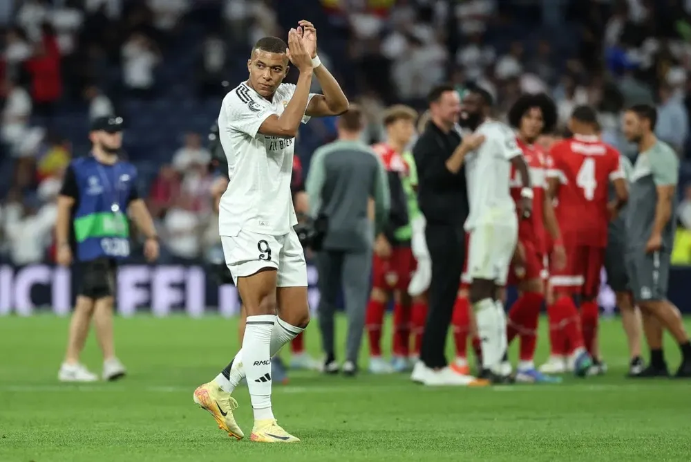 sieu-sao-mbappe-ghi-ban-van-bi-che-rat-trung-binh (3).jpg