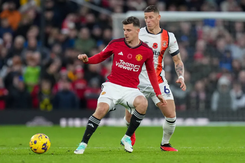 Mason Mount trở lại giúp ông thầy người Hà Lan có nhiều chọn lựa hơn ở hàng công MU. Ảnh: GETTY. hlv-ten-hag-bat-mi-gay-soc-ve-man-united (1).jpg