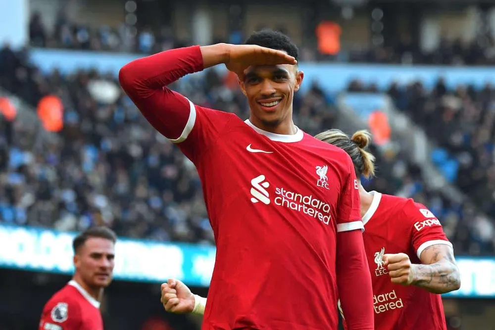 Arnord muốn thay đổi không khí và nơi đáng tin cậy nhất cho anh là Real Madrid. Ảnh: GETTY. liverpool-giu-chan-virgil-van-dijk-salah-im-lang-arnold-muon-ve-real (2).jpg
