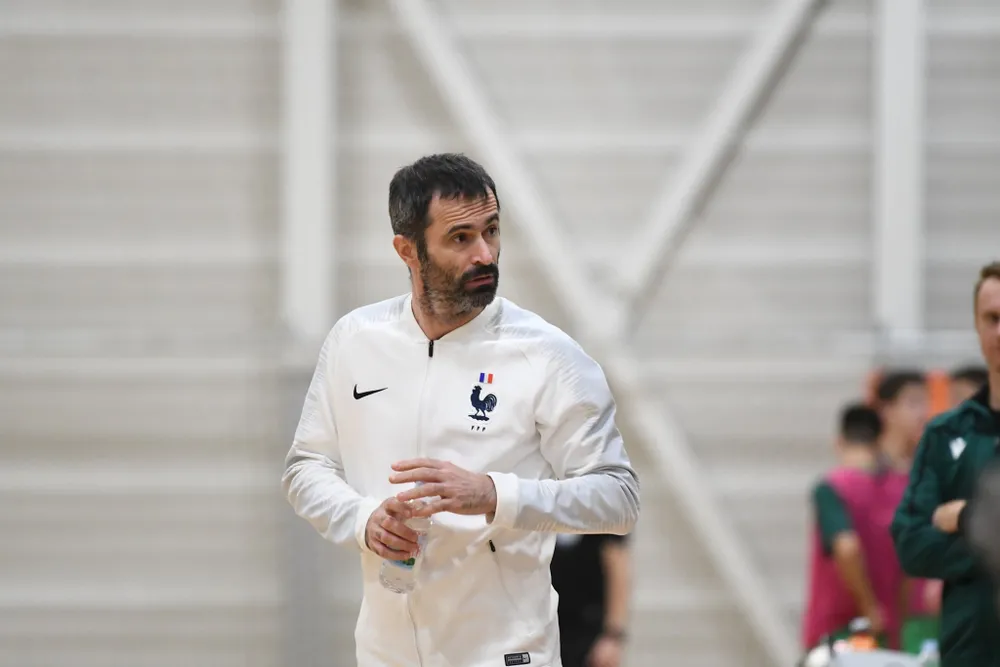 HLV Raphael Reynolds cho biết các học trò không cố tình thua để tránh Brazil có thể gặp ở tứ kết giải futsal World Cup 2024. Ảnh: SS. đội futsal Pháp