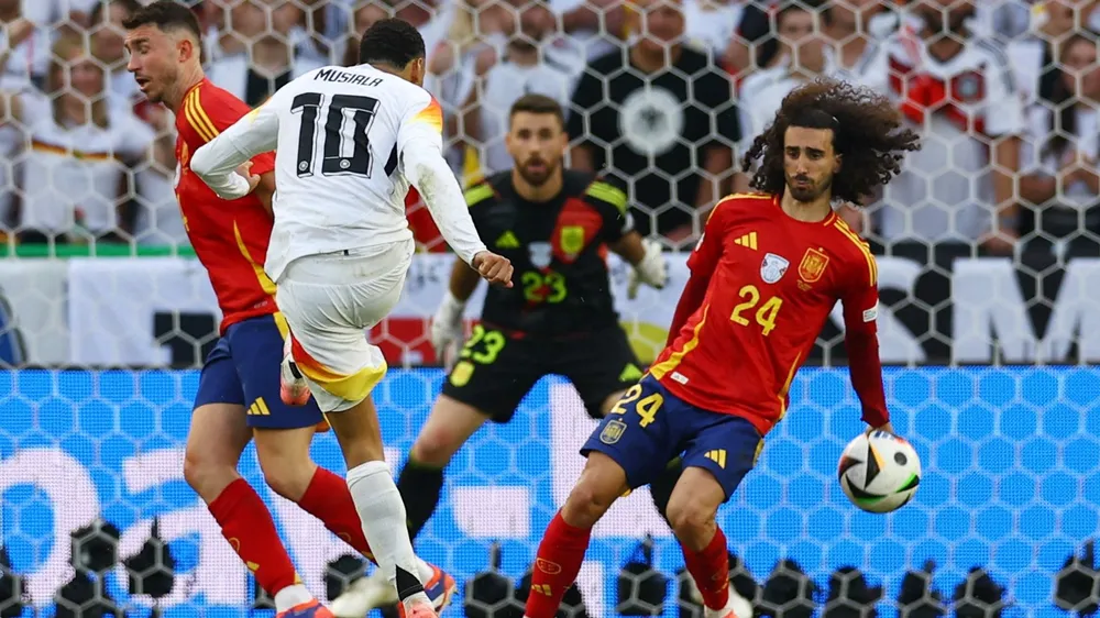 Ủy ban Trọng tài UEFA thừa nhận sai lầm khi trọng tài không cho đội tuyển Đức hưởng phạt đền ở tình huống Cucurella để bóng chạm tay trong vòng cấm. Ảnh: GETTY. đội tuyển Đức