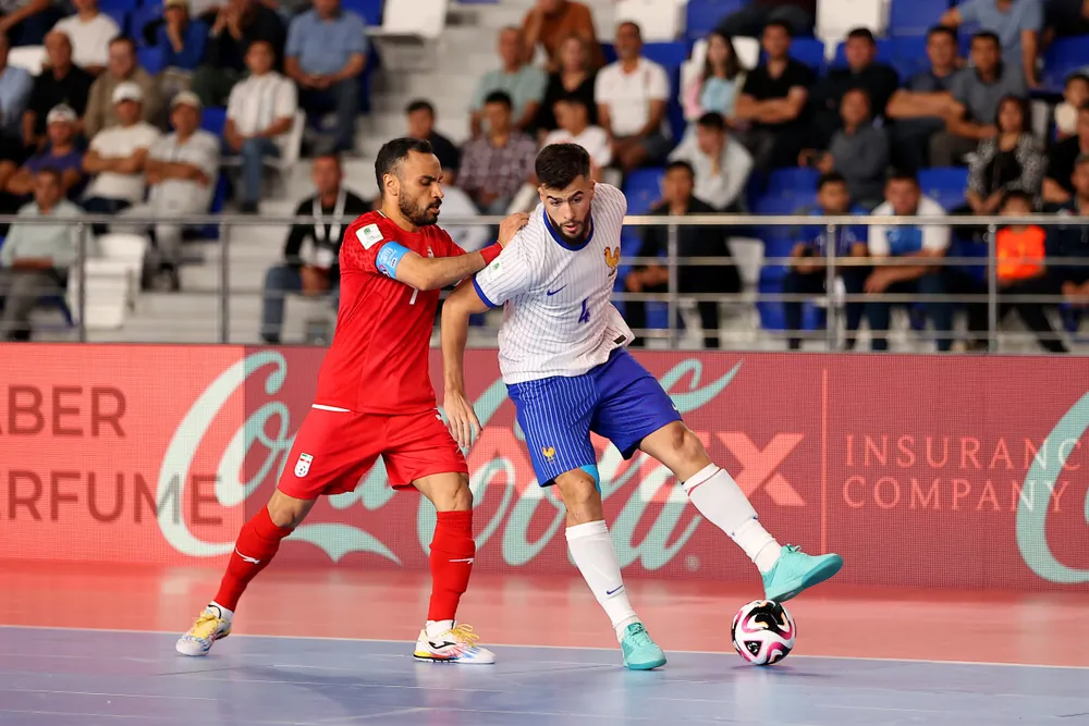 Đội tuyển futsal Pháp thua Iran 1-4 ở loạt trận cuối vòng bảng để lại nhiều tai tiếng về tinh thần fair play. Ảnh: SS. Đội futsal Thái Lan